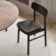 Chaise frêne laqué noir assise cuir noir SOMA Woud